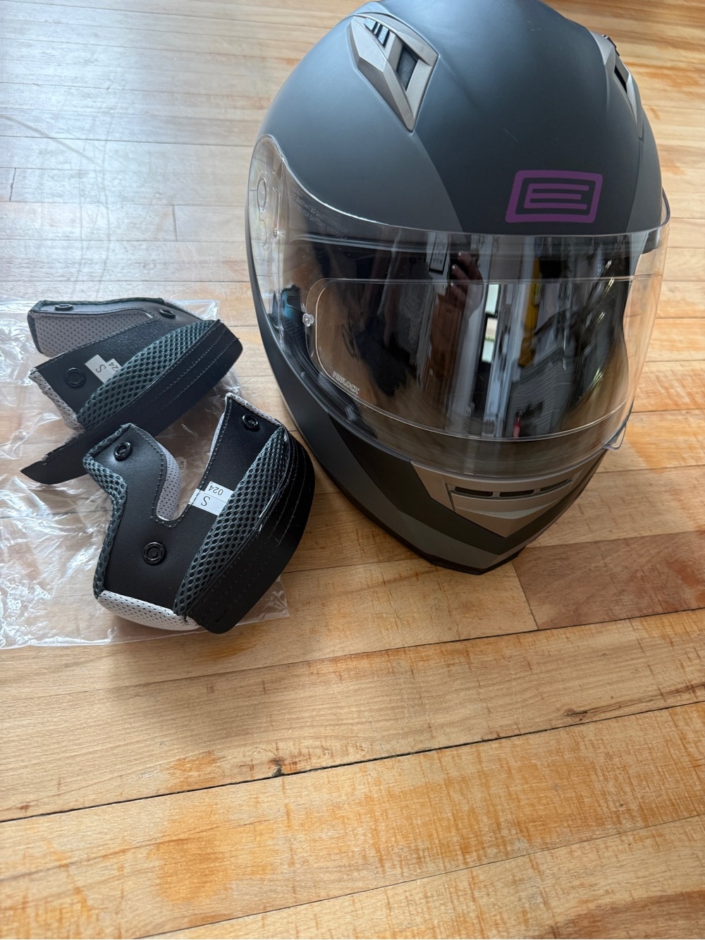 Matte Gray Full-Face Motorcycle Helmet with Purple Accent